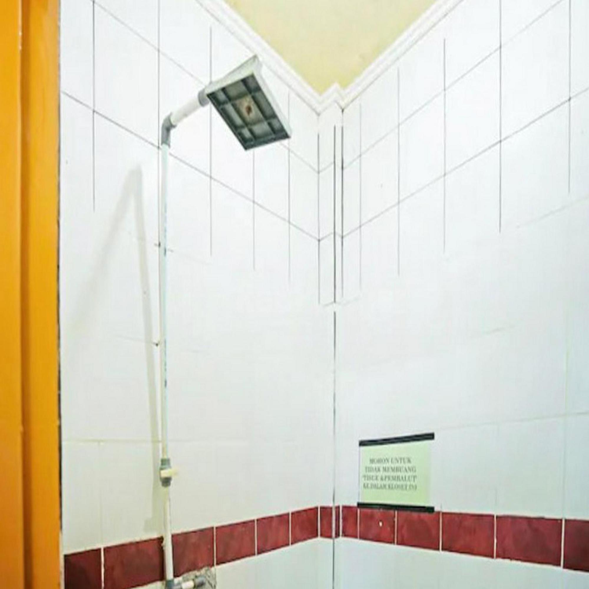 Wisma Pinggir Mitra Reddoorz Tanjung Pinang Exterior foto